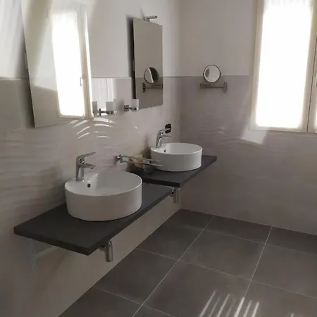 Oda ve Kahvaltı Garda Diamant Desenzano del Garda